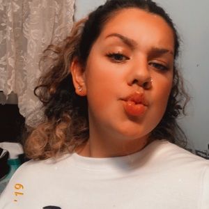 Meet your Posher, Dina